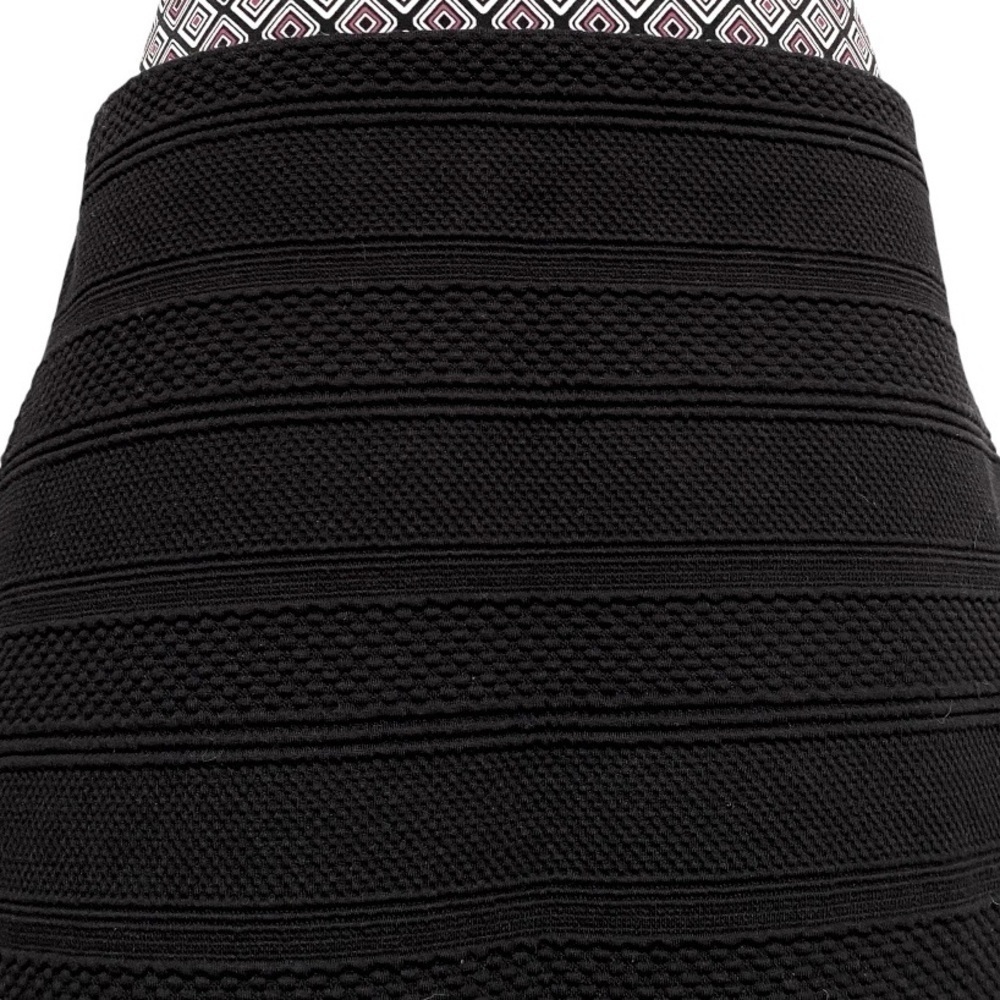 LOFT Black Skirt with Textured Pattern Size L excellent condition